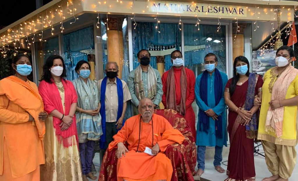 Swamiji-Sadhvi-ji-Ayurveda-day--guests