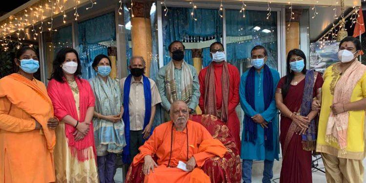 Swamiji-Sadhvi-ji-Ayurveda-day--guests