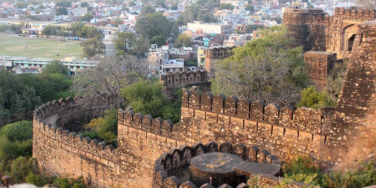 Jhansi Fort Image Source: tourmyindia.com