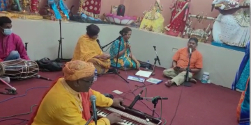 Bhajan is sung while pitri offerings in done.