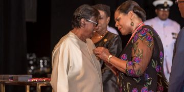 Dr. Primnath Gooptar was awarded Humming Bird Gold for his contribution in the field of culture and community service.