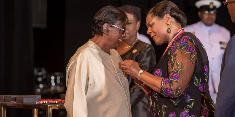 Dr. Primnath Gooptar was awarded Humming Bird Gold for his contribution in the field of culture and community service.