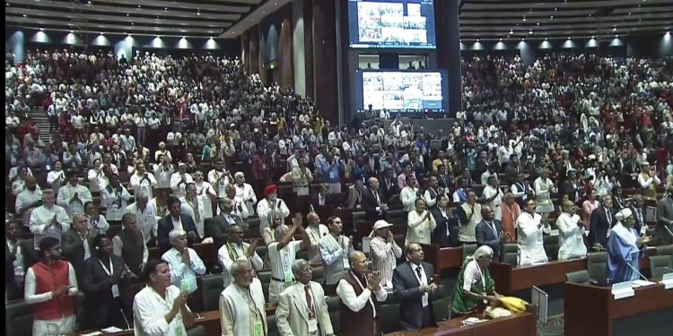 Modi gets Standing Ovation at Millets Conference