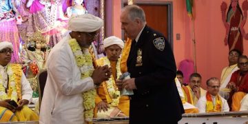 Dharmacharya Hardowar greeted by Police and Politicians