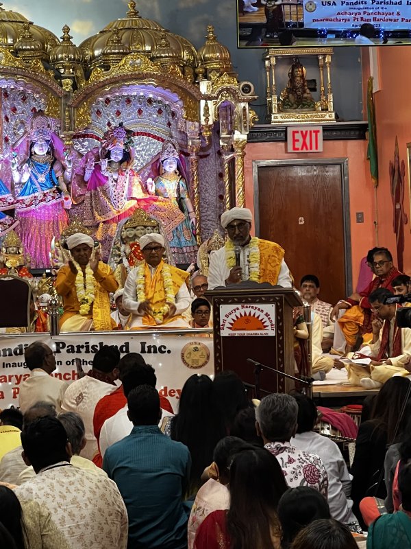 Newly Installed American Hindus Dharmacharya Appeals for Hindu Unity