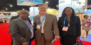 Minister for Tourism, CEO of DASPA along with Cruise Executive