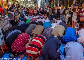 Muslims fasting