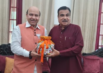Mjnister Gadhkari