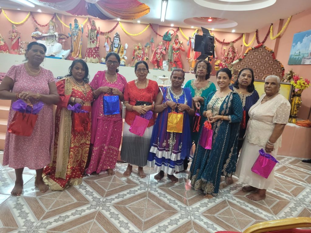 Mothers' received gifts at Bamboo No. 1 Mandir