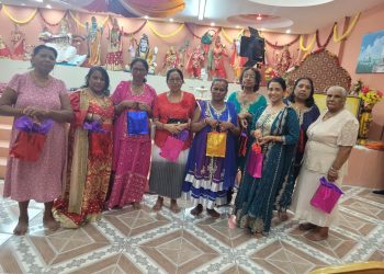 Mothers' received gifts at Bamboo No. 1 Mandir