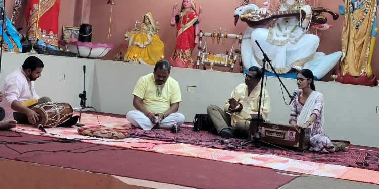 Surinames Singers entertained devotees
