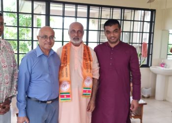 Suriname Maha Sabha President Felicitates Trini Hindu Stalwarts