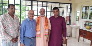 Suriname Maha Sabha President Felicitates Trini Hindu Stalwarts
