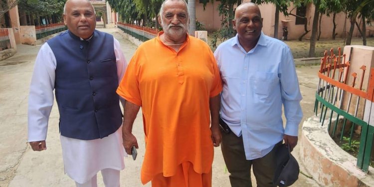 Dr Satish at RISHI Swami Dayanand 200  BIRTHDAY CELEBRATIONS IN TANKARA GUJARAT