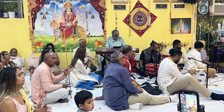Trini Pandit Munelall Leads Navratri Discourse at Sundar Gopal Mandir in NY